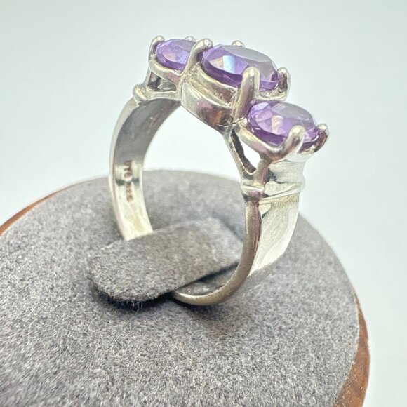 VTG Sterling Silver 925 Amethyst Three-Stone Prong Set Ring Size 8.5 Fit - Picture 3 of 10